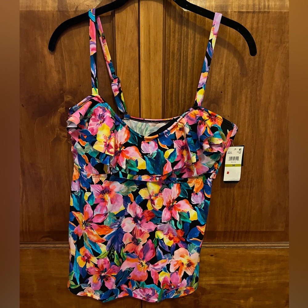 Vibrant floral women’s tankini swim top!